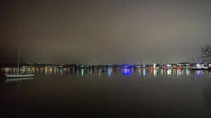 瑞士著名夜灯苏黎世湖城市景观海岸线游艇公园全景4k延时