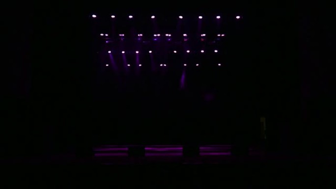 带灯的免费舞台。舞台灯光背景。