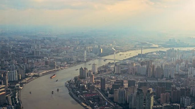 日落时分的上海外滩黄浦大桥和黄浦江。