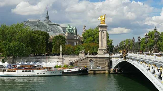 法国巴黎塞纳河大皇宫景色