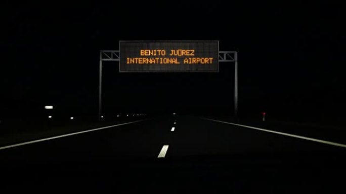 贝尼托·华雷斯国际机场数字路标和入口标志。