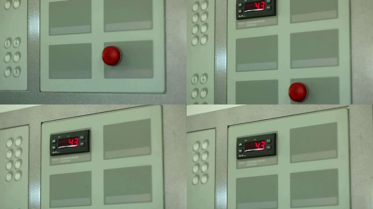 控制面板上的红色按钮和指示器