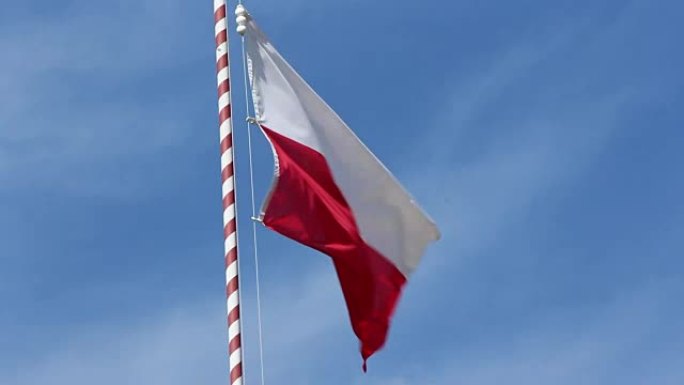 波兰国旗在风中飘扬