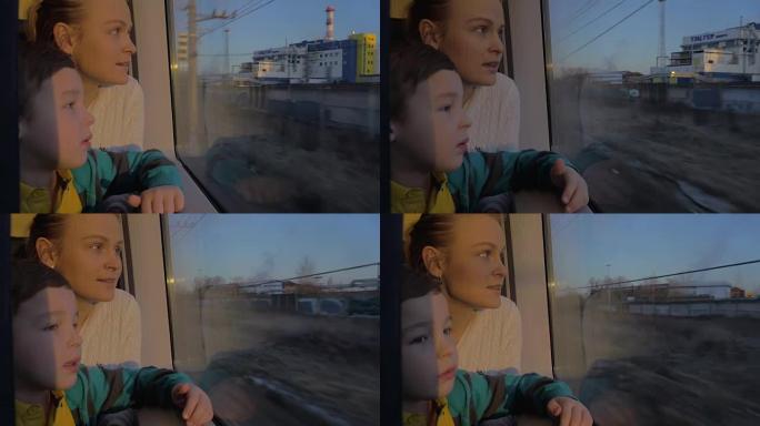在圣彼得堡，俄罗斯火车上骑着一位年轻的母亲带着儿子，看着窗外