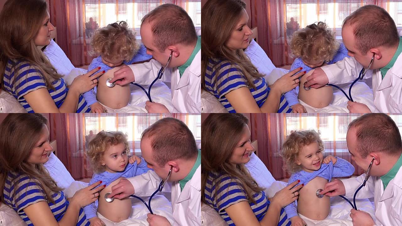 母亲和可爱的女儿在儿科医生。医生使用听诊器