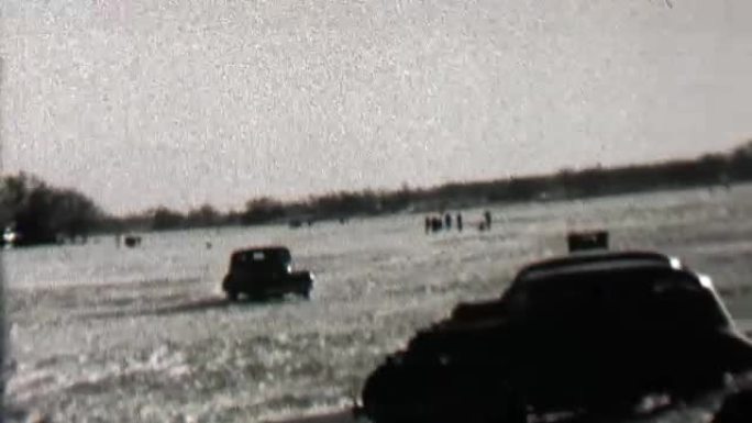1939: 汽车在冰面上行驶在冰面上滑行漂移行驶。