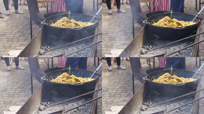 乌兹别克抓饭在街上的大火中煮熟