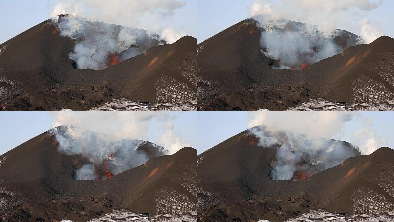 喷发活火山-火山口渗出: 熔岩，气体，蒸汽，火山灰。堪察加半岛