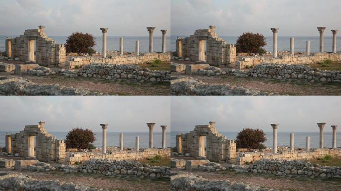早晨古希腊城市Chersonese废墟中的柱廊