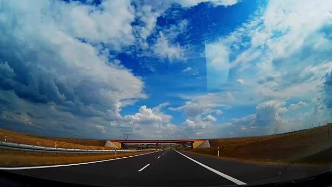 仪表板凸轮高速公路良好的天气条件驾驶POV，波兰欧洲