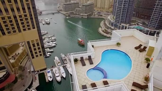 阿联酋迪拜摩天大楼屋顶上的水池鸟瞰图