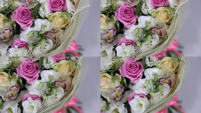 粉红色的玫瑰和弓形的eustoma花束