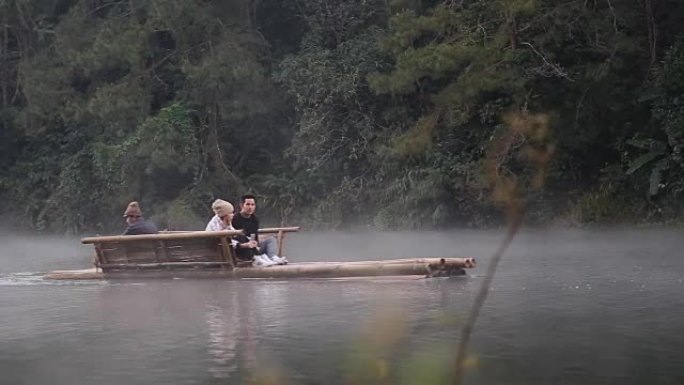 早上在彭翁乘竹筏的身份不明游客