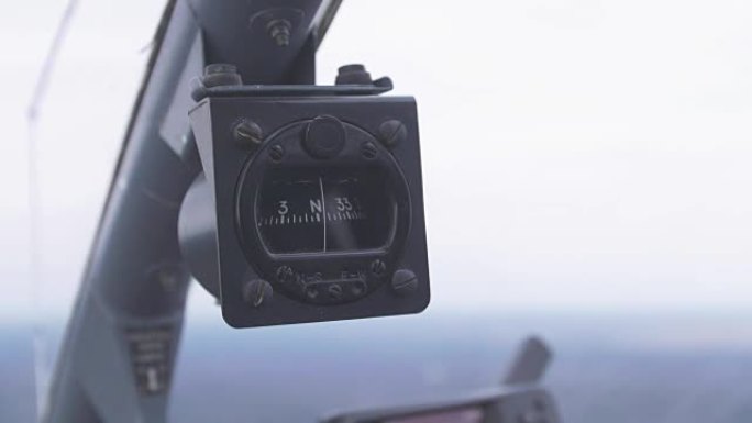 直升机飞行员舱平衡控制系统的视图。高度。飞行。运输