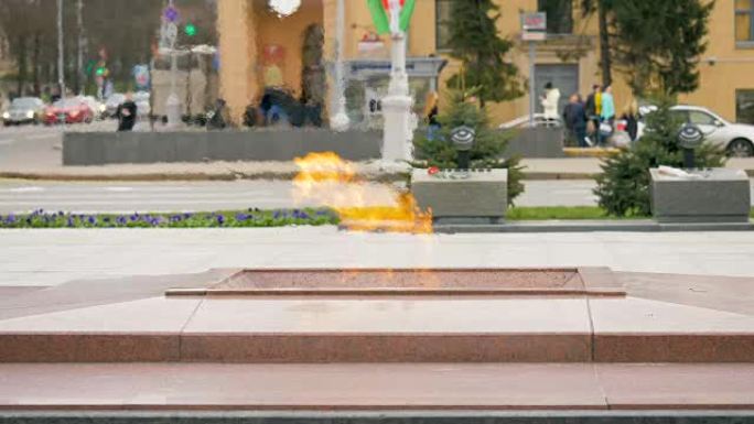 白俄罗斯明斯克胜利广场上的永恒火焰 -- 慢动作60 fps