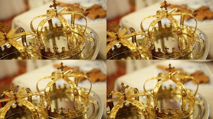 在教堂里为结婚仪式准备的两个金色婚礼皇冠的特写。