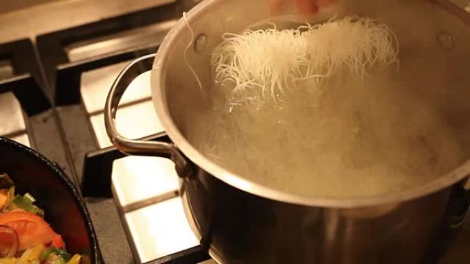 沸水米粉