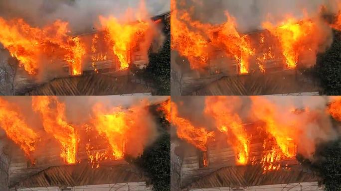 房屋大火从第二层窗户射出的火焰