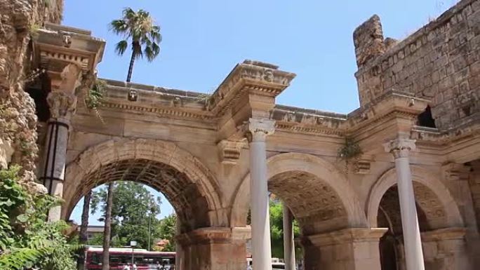 土耳其安塔利亚市中心罗马皇帝阿德里安的古门