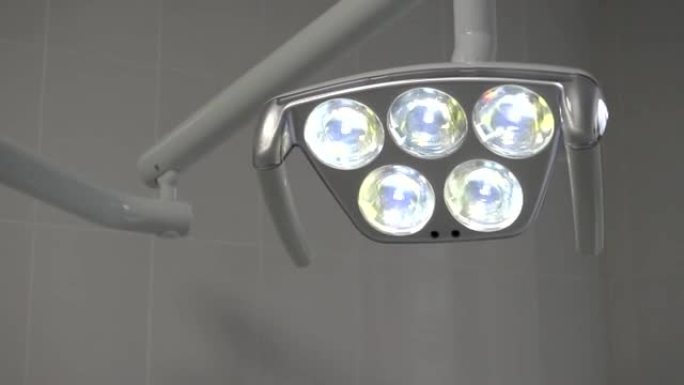 牙医诊所牙科灯的特写镜头