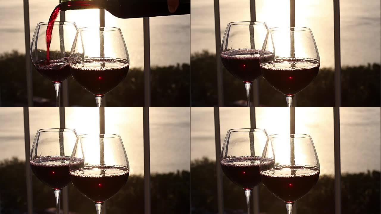 将红酒倒入阳台上的玻璃杯中