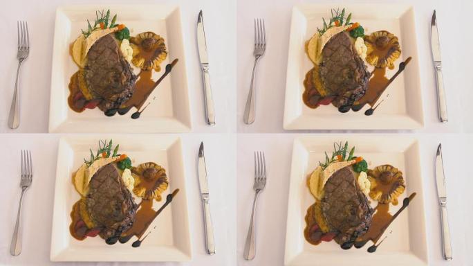 美味可口的牛排放在盘子上