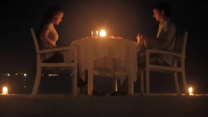 带蜡烛的浪漫晚餐