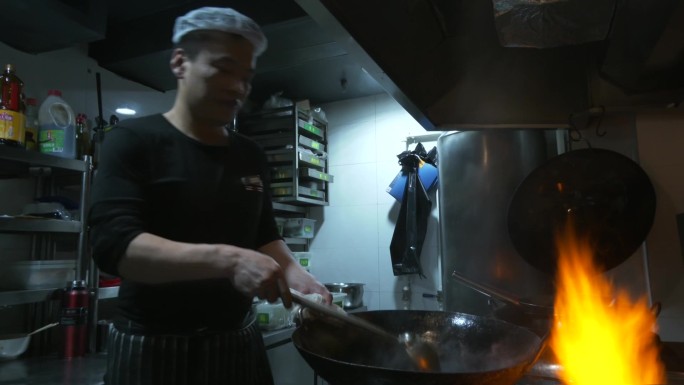 饭店烧烤店厨师制作烤鱼诸葛烤鱼