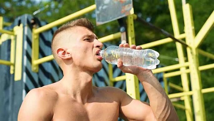 肌肉发达的人喝水
