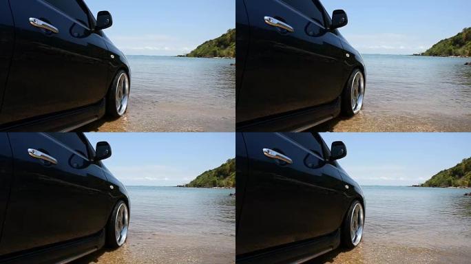 带镀铬车轮的汽车在海滩停放海边