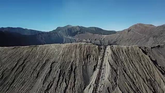 印度尼西亚东爪哇省山布罗莫陨石坑，取自无人机