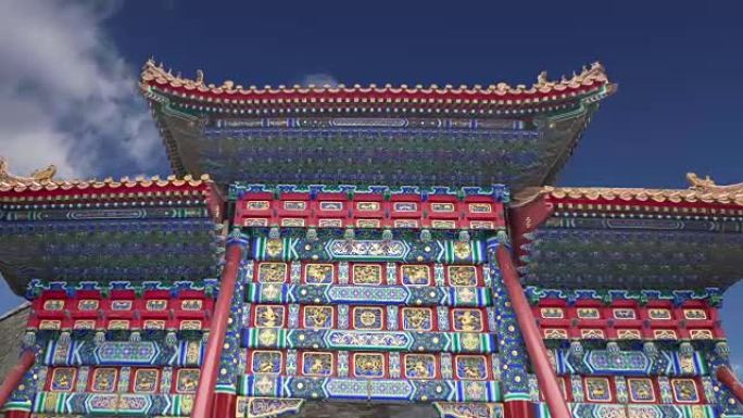 传统的中国古色古香的大门在北海公园——是一个皇家花园，在北京紫禁城的西北部，中国