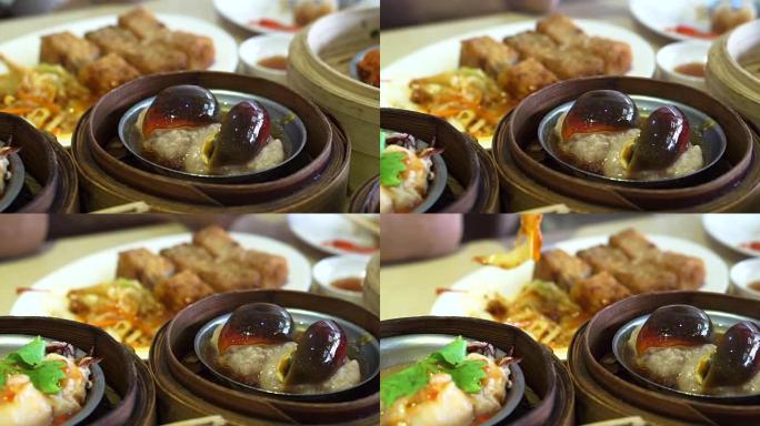 中国传统食品，蒸点心，竹托盘中的百胜茶