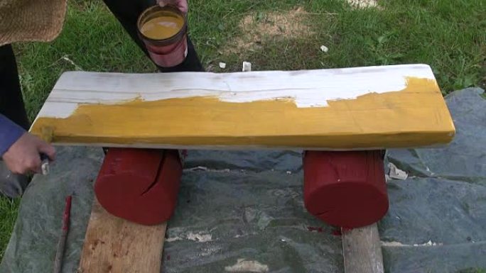 男人画木凳