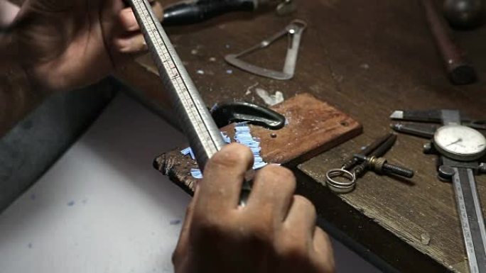 珠宝工艺品测量戒指蜡模的尺寸