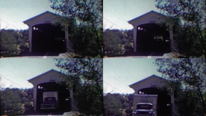 1958: 卡夫奶酪运送车从桥隧出来。