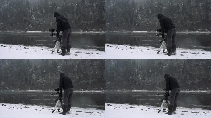 电影制片人在暴雪的街头录像带中使用三脚架
