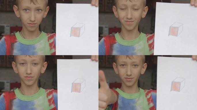 一个男孩展示了一个立方体的图片