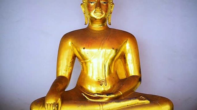 泰国寺庙的金佛雕像。