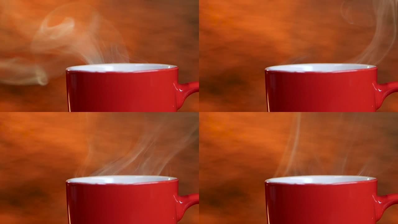 红色清爽杯芬芳的咖啡散发出宜人的气味。特写