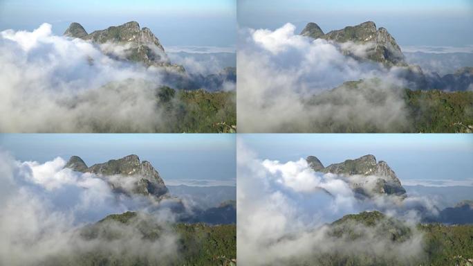 云在山脉上空移动