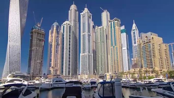 迪拜码头，摩天大楼和船只过度流失