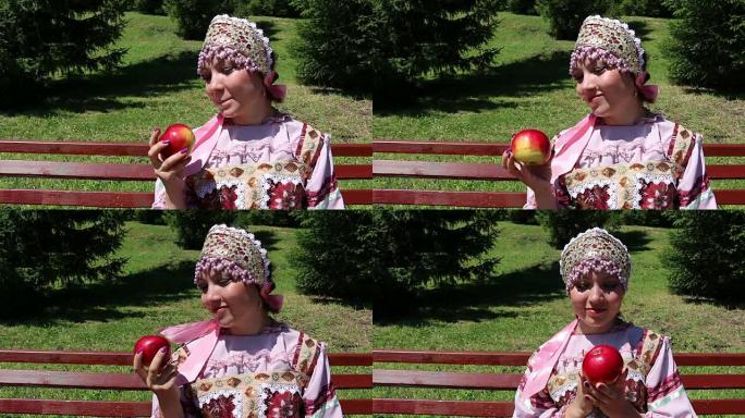 穿着俄罗斯民间服装和红苹果的女孩