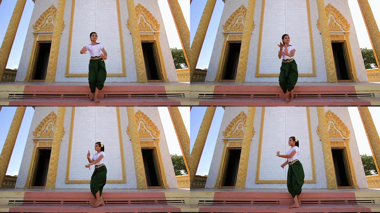 美丽的亚洲女孩在寺庙里表演柬埔寨民间舞蹈