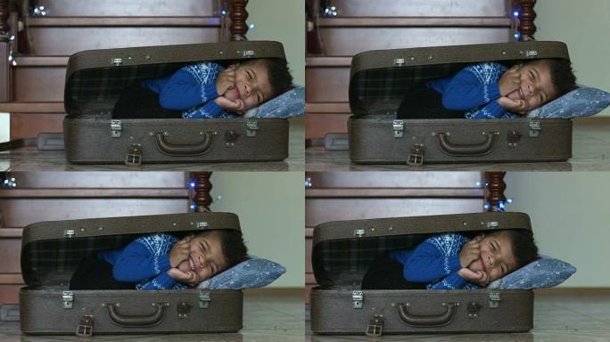 睡在手提箱里的男孩。
