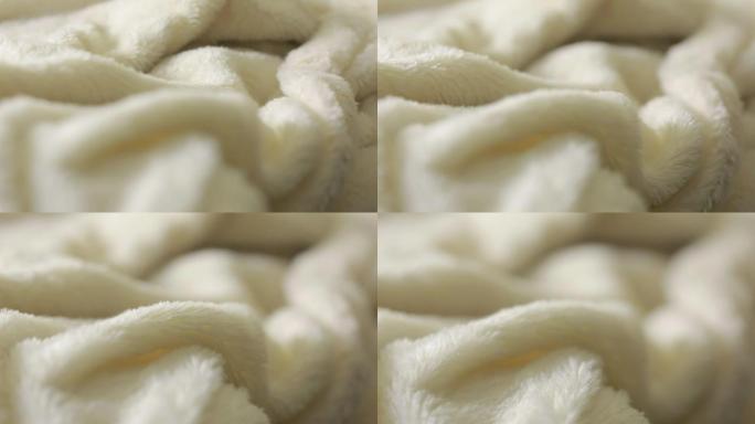 背景或纹理为白色毛皮。保暖毯