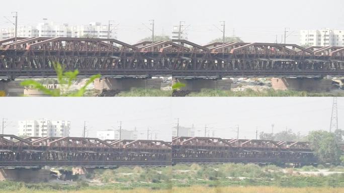 德里铁桥