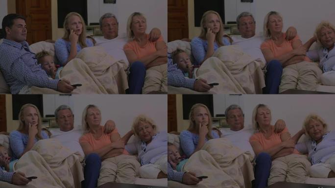 看电视的家庭休闲