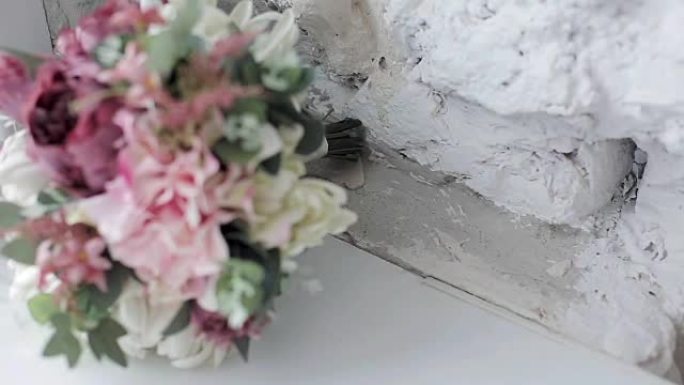 新娘美丽的婚礼彩色花束