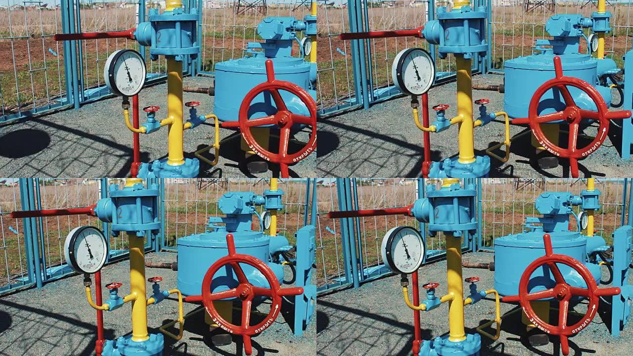 煤气厂。天然气处理和运输站的设备。天然气和石油工业。压力表显示管道上的高压。红色止回阀